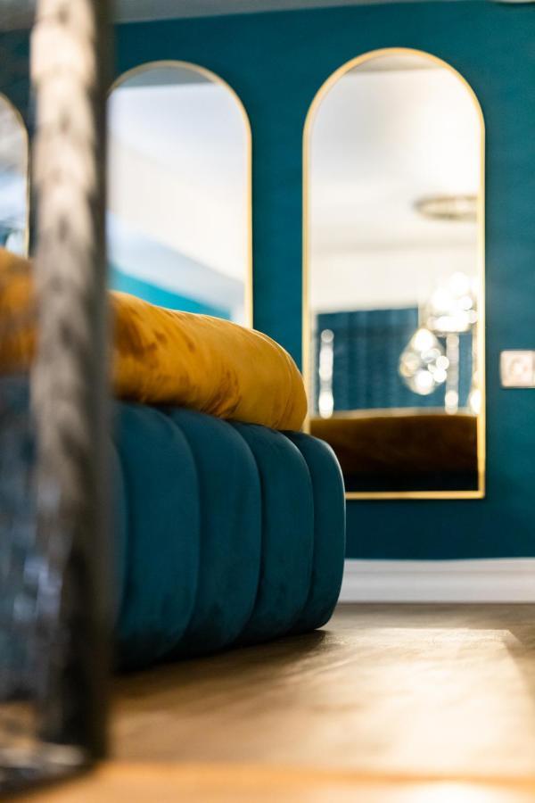 Golden In Center By Easyrentals