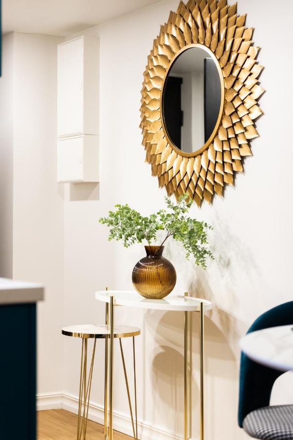 Golden In Center By Easyrentals *