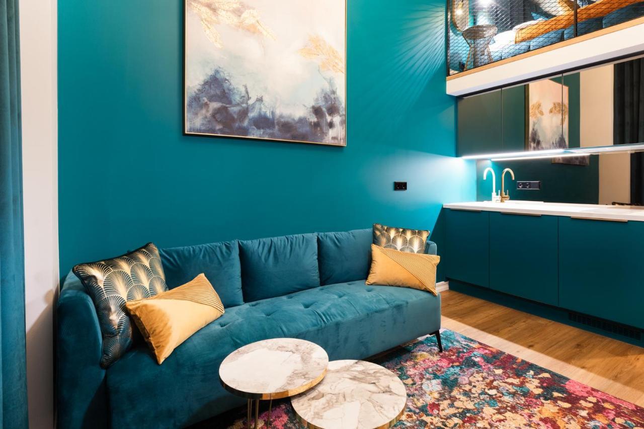 Golden In Center By Easyrentals