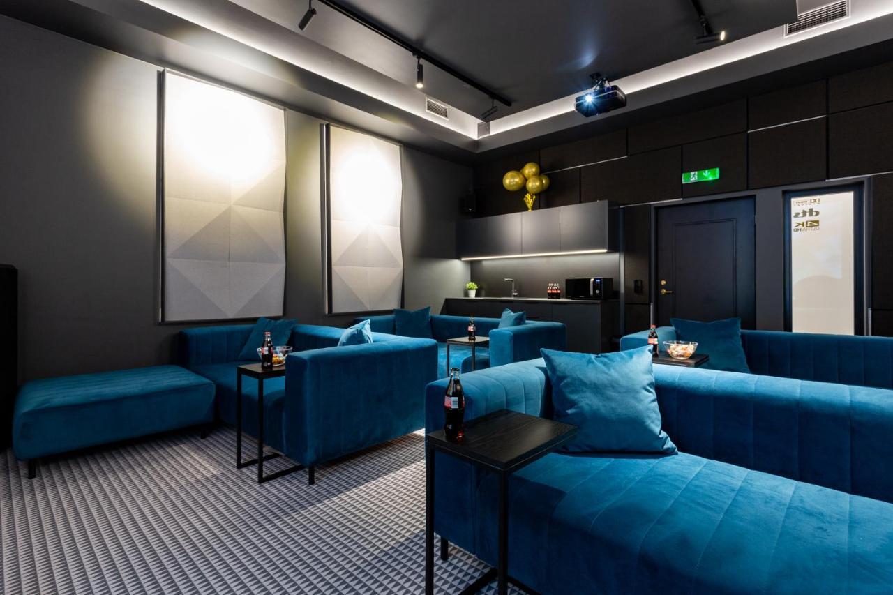 Golden In Center By Easyrentals