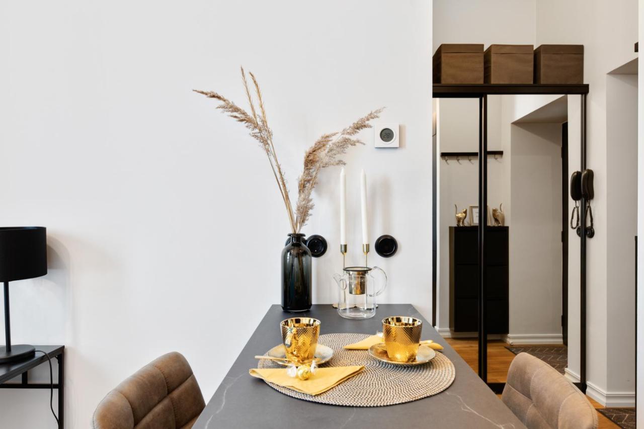 Golden In Center By Easyrentals