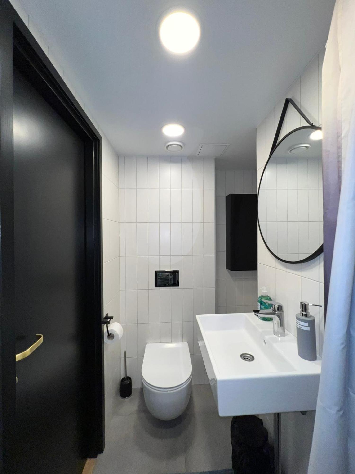 Golden In Center By Easyrentals *